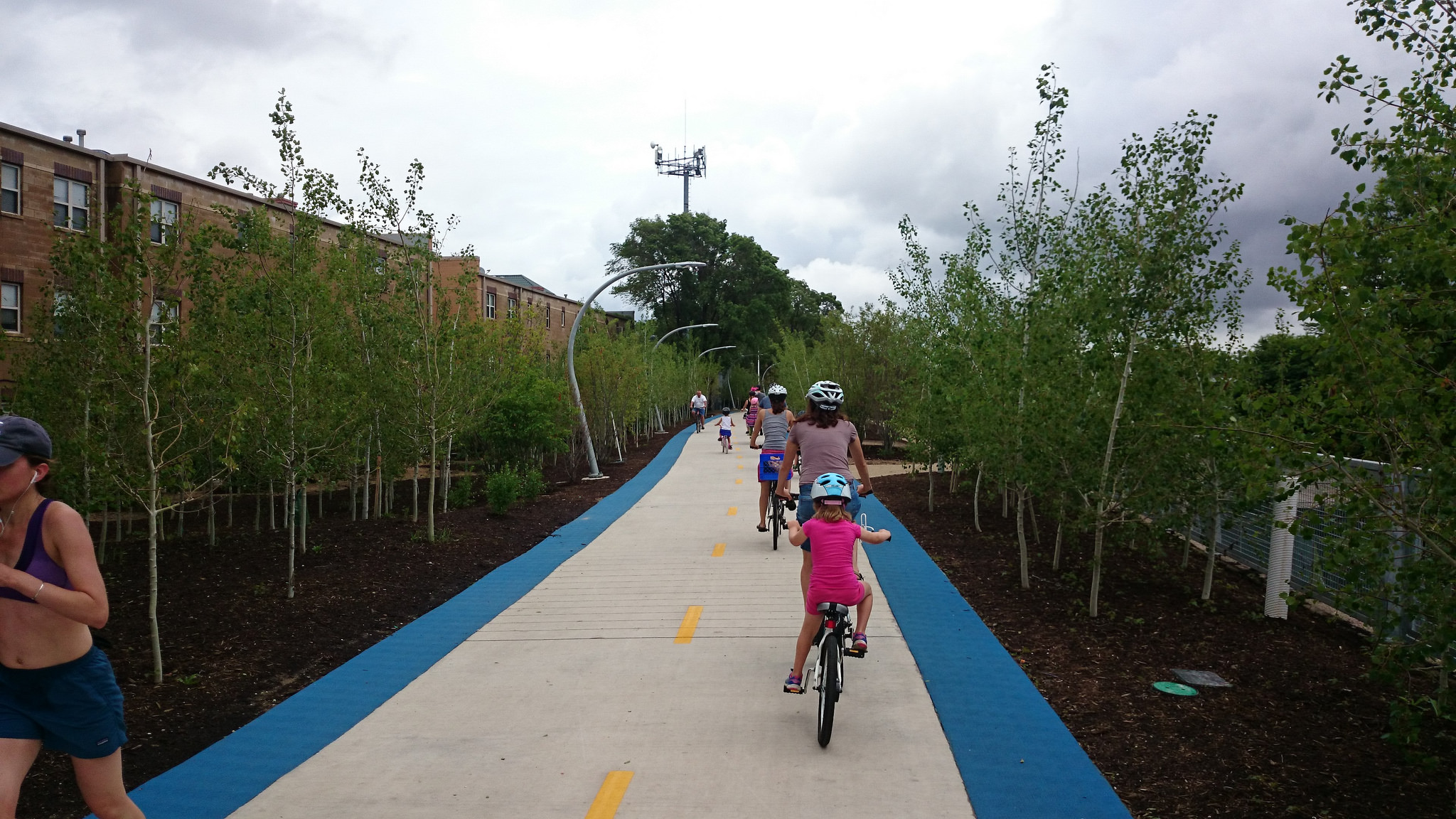 In Chicago, an Inviting New Trail Brings Urban Promise, and a Few Misgivings